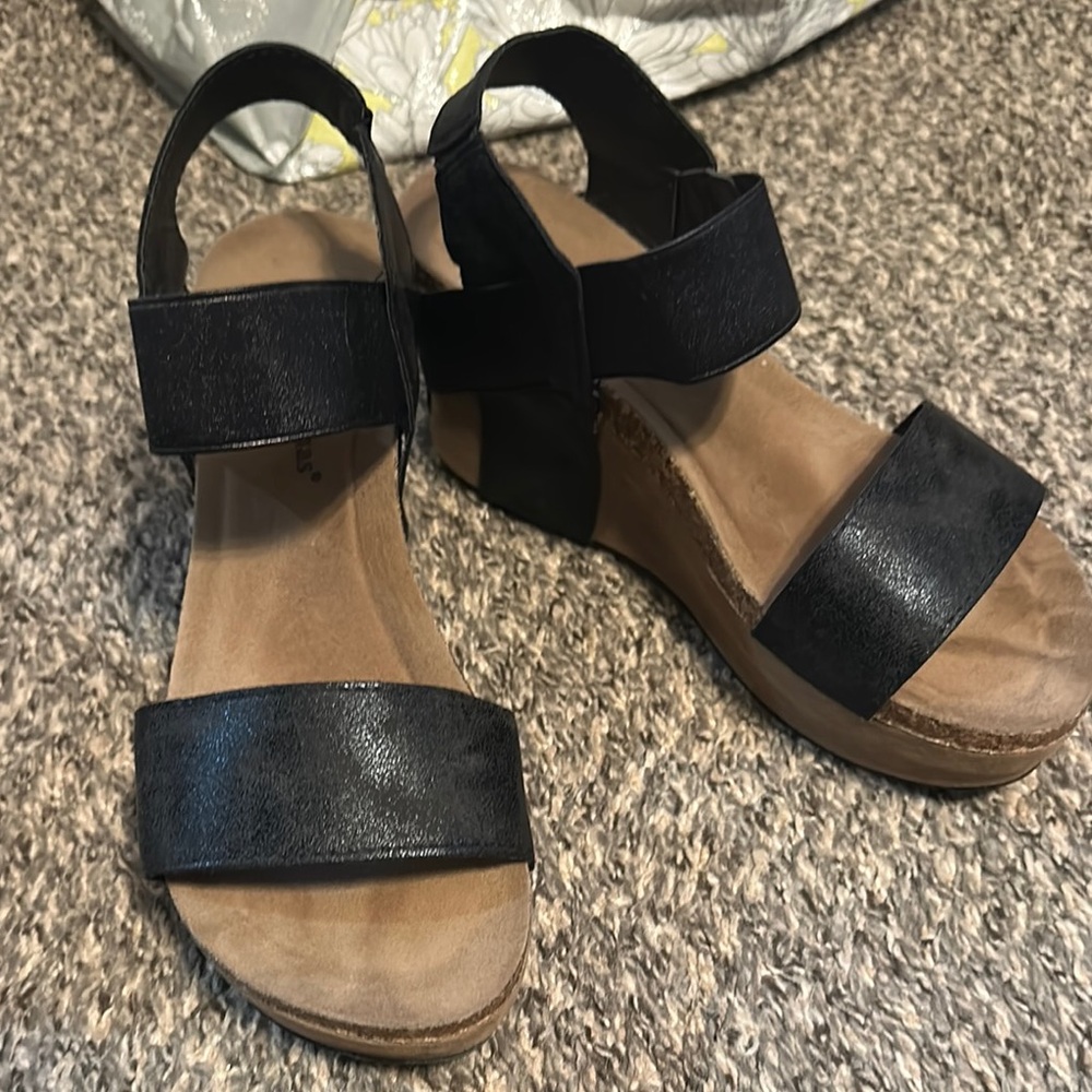 Stylish Black Wedge Sandals
